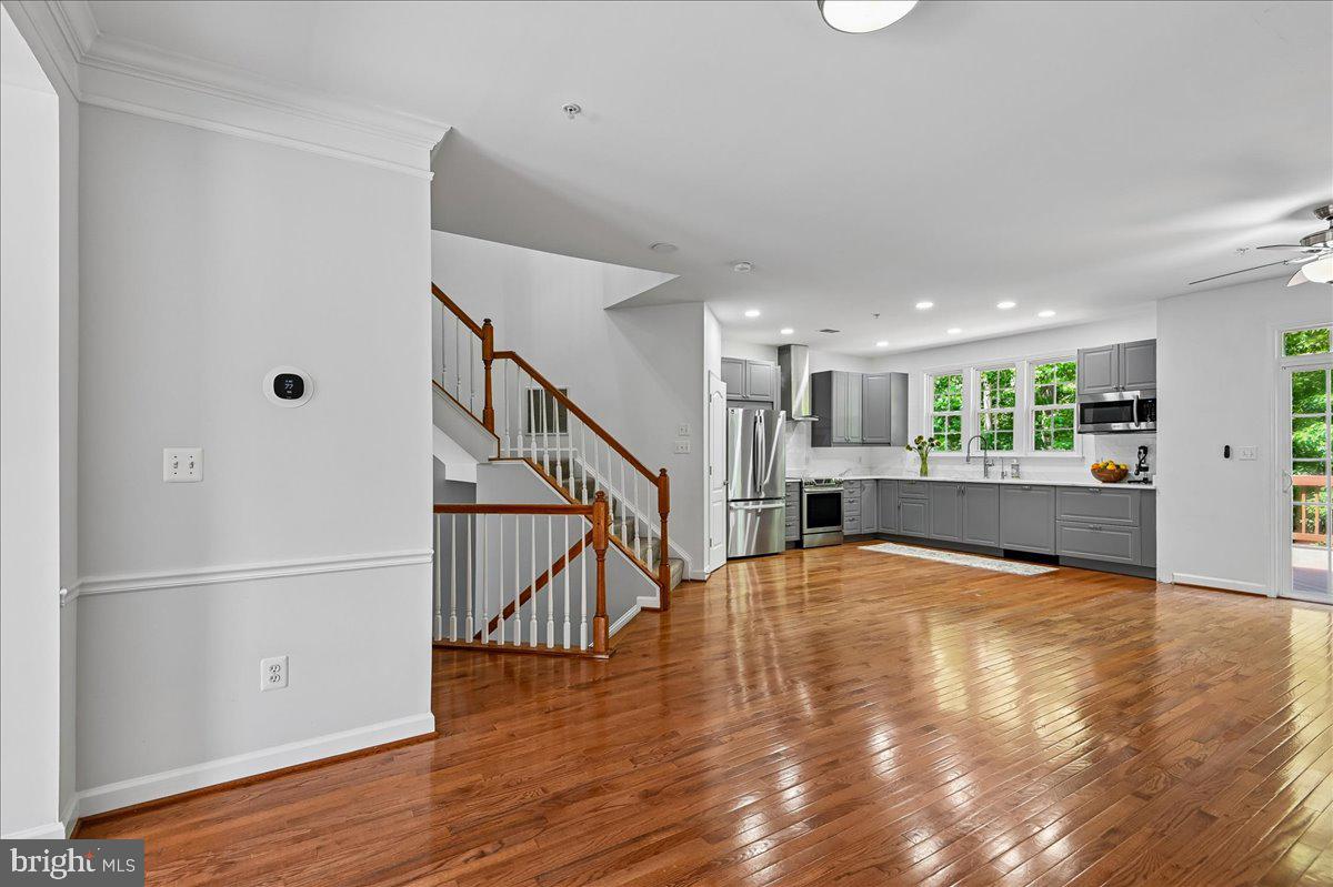 SOUTH RIVER COLONY - Residential