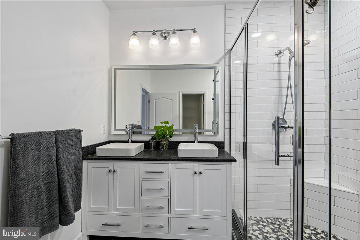 SOUTH RIVER COLONY - Residential