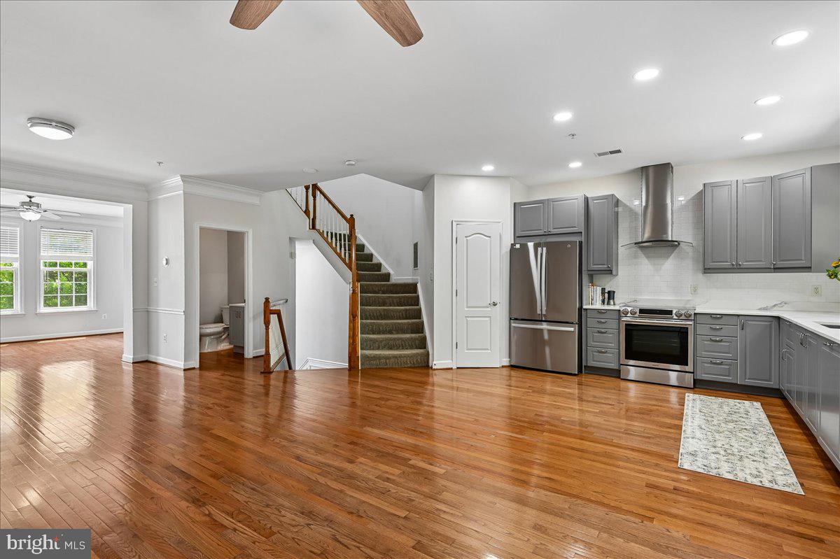 SOUTH RIVER COLONY - Residential