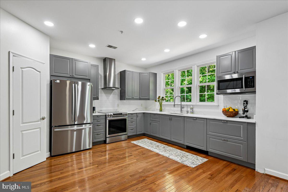 SOUTH RIVER COLONY - Residential