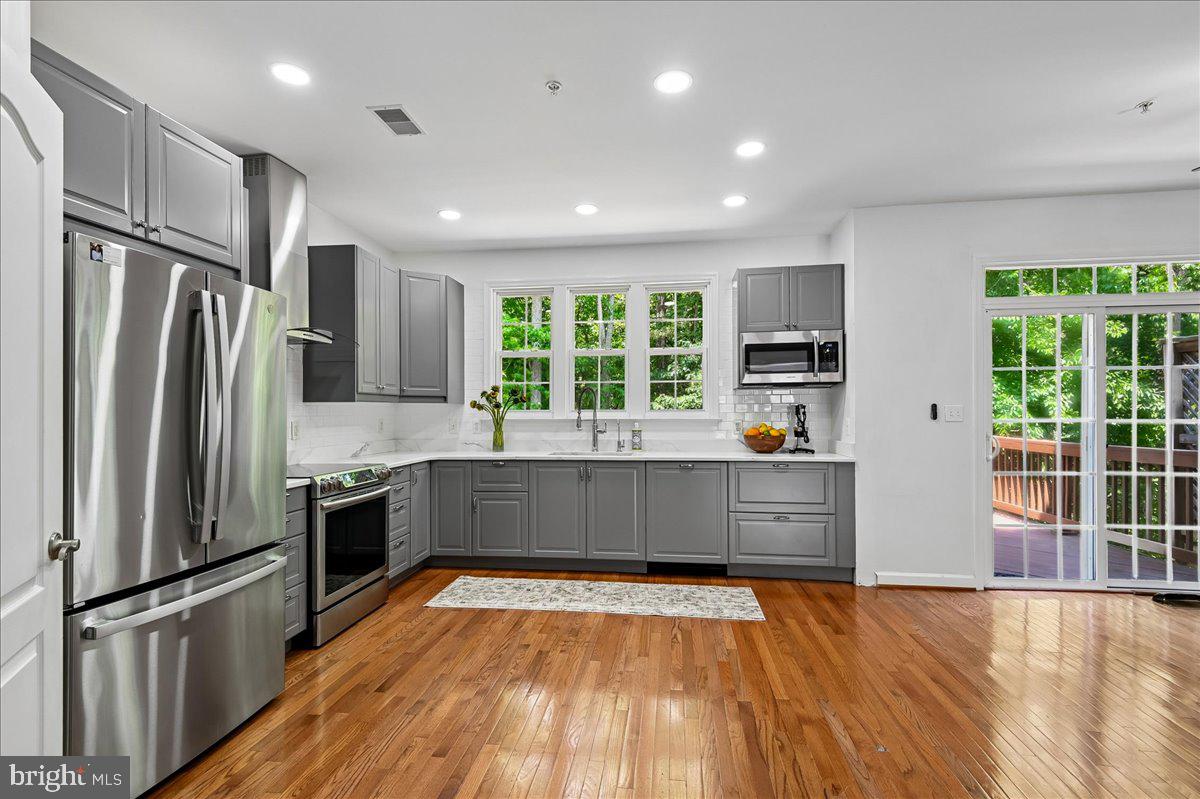 SOUTH RIVER COLONY - Residential