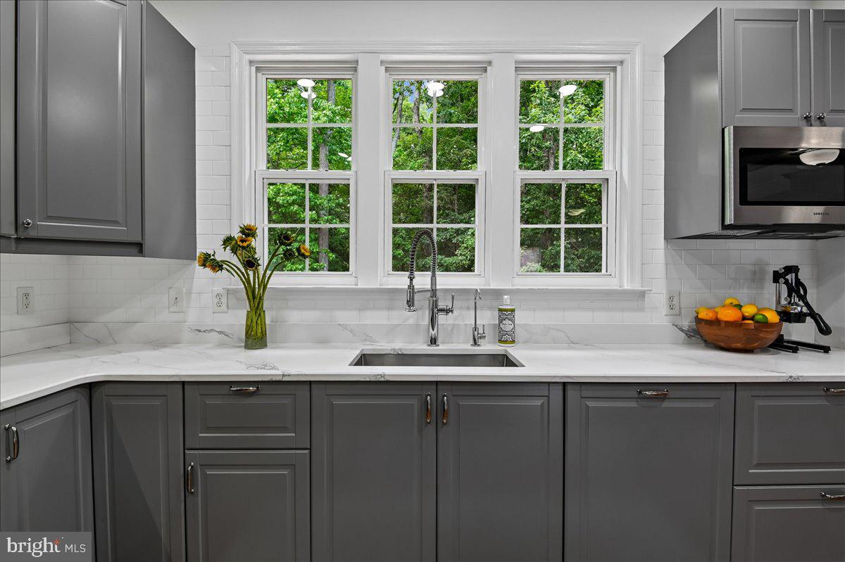 SOUTH RIVER COLONY - Residential