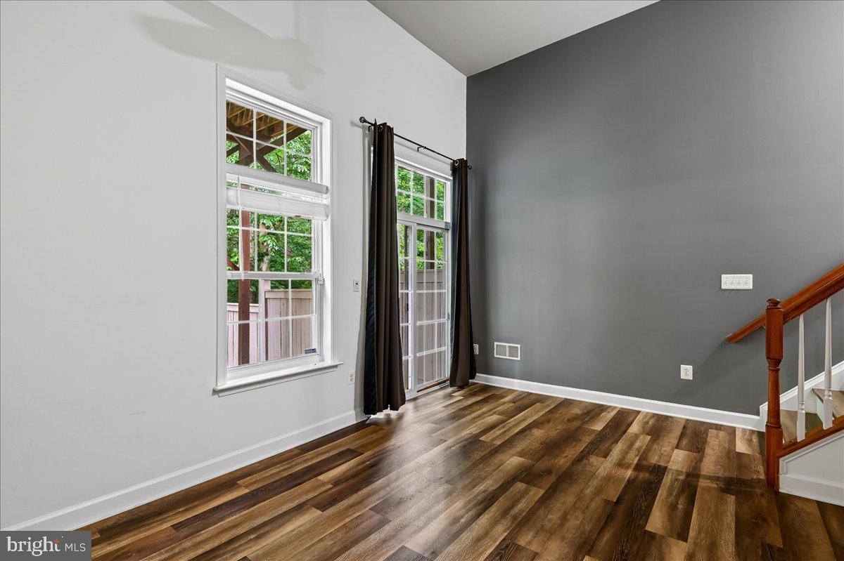 SOUTH RIVER COLONY - Residential