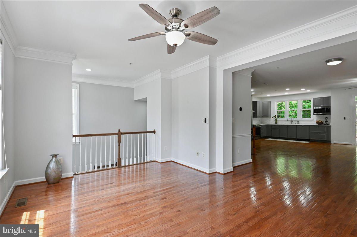 SOUTH RIVER COLONY - Residential
