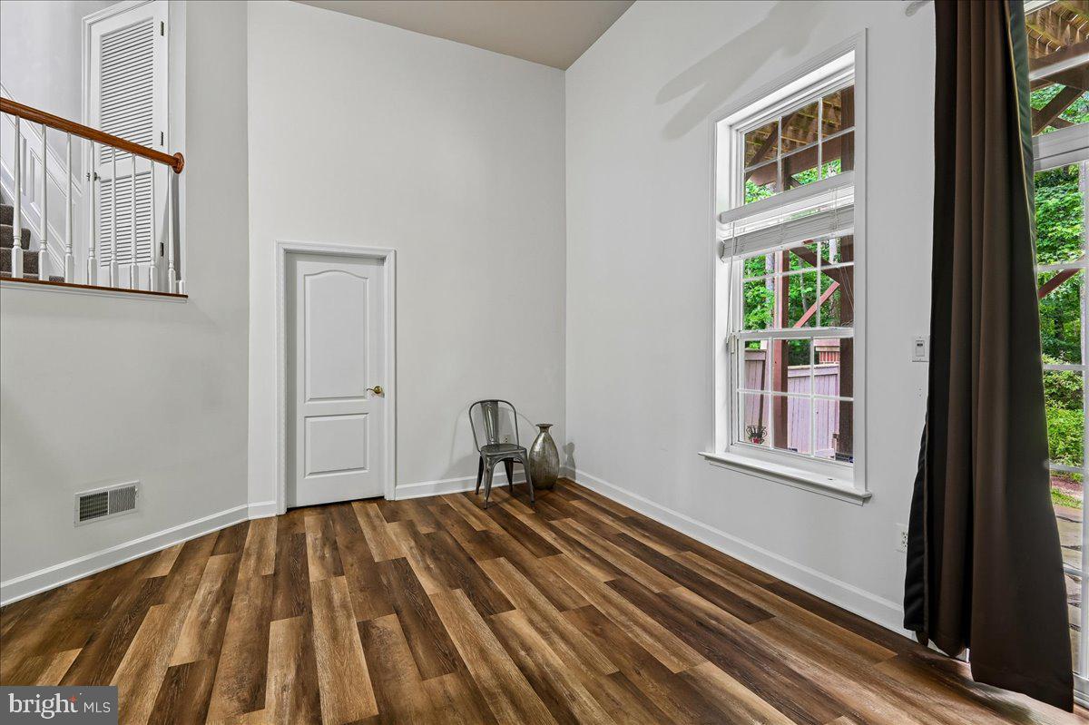 SOUTH RIVER COLONY - Residential