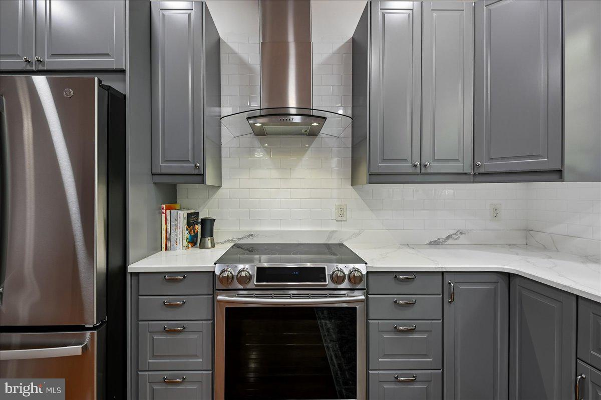 SOUTH RIVER COLONY - Residential