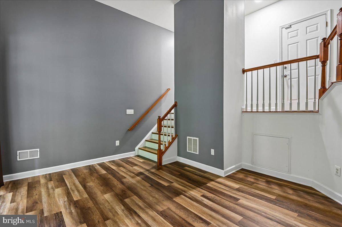 SOUTH RIVER COLONY - Residential