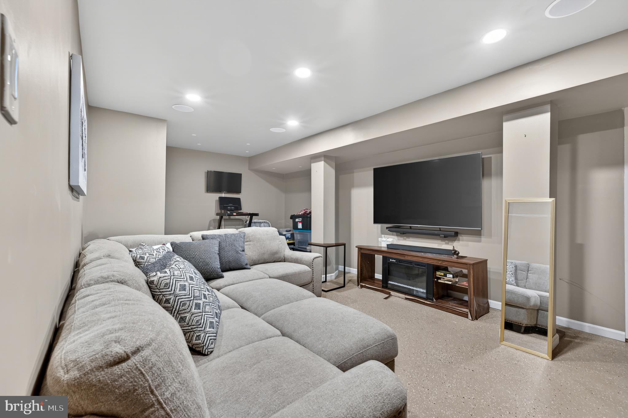 WINDING BROOKE EST - Residential