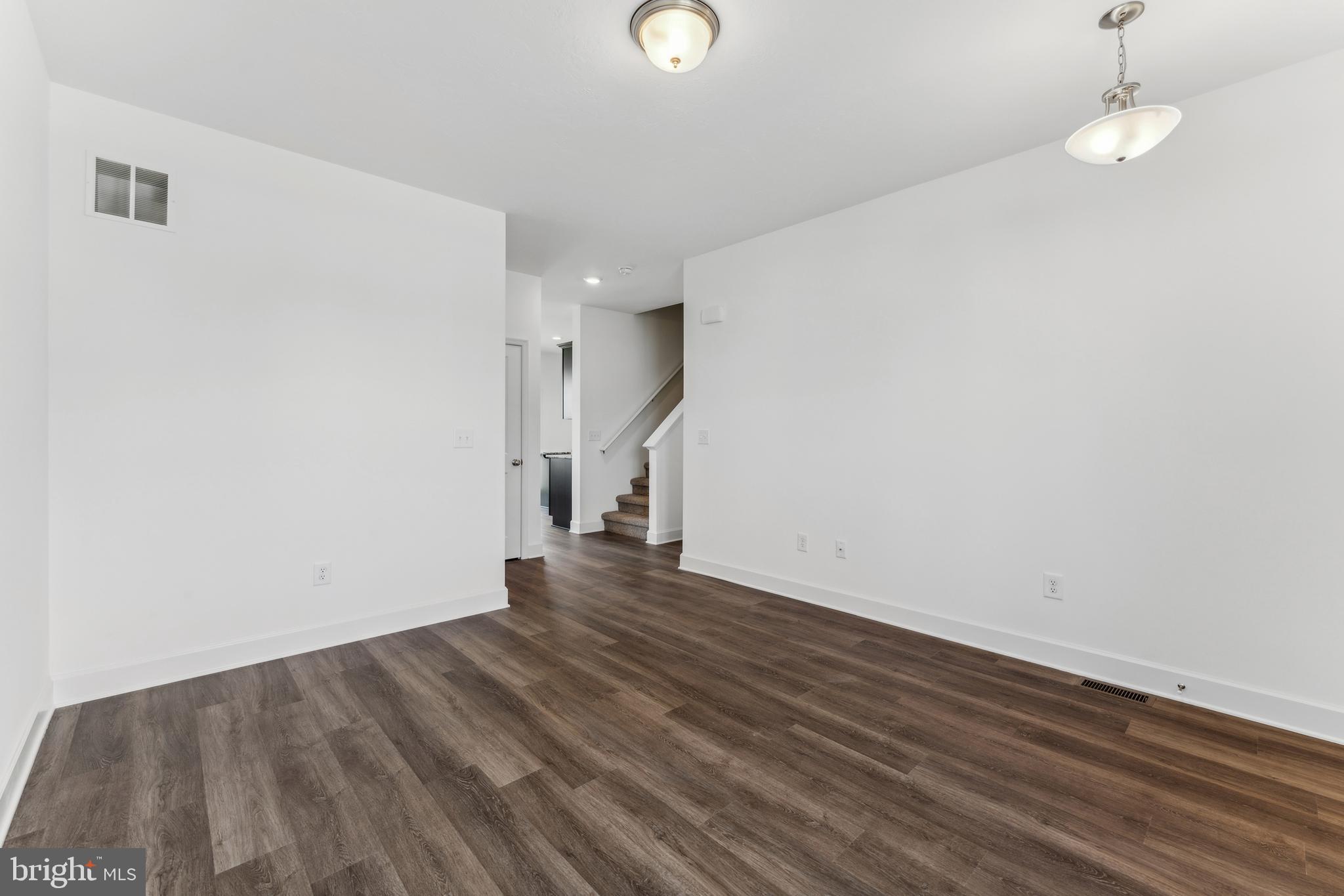 KINGS COURT AT BROWNSTONE - Residential