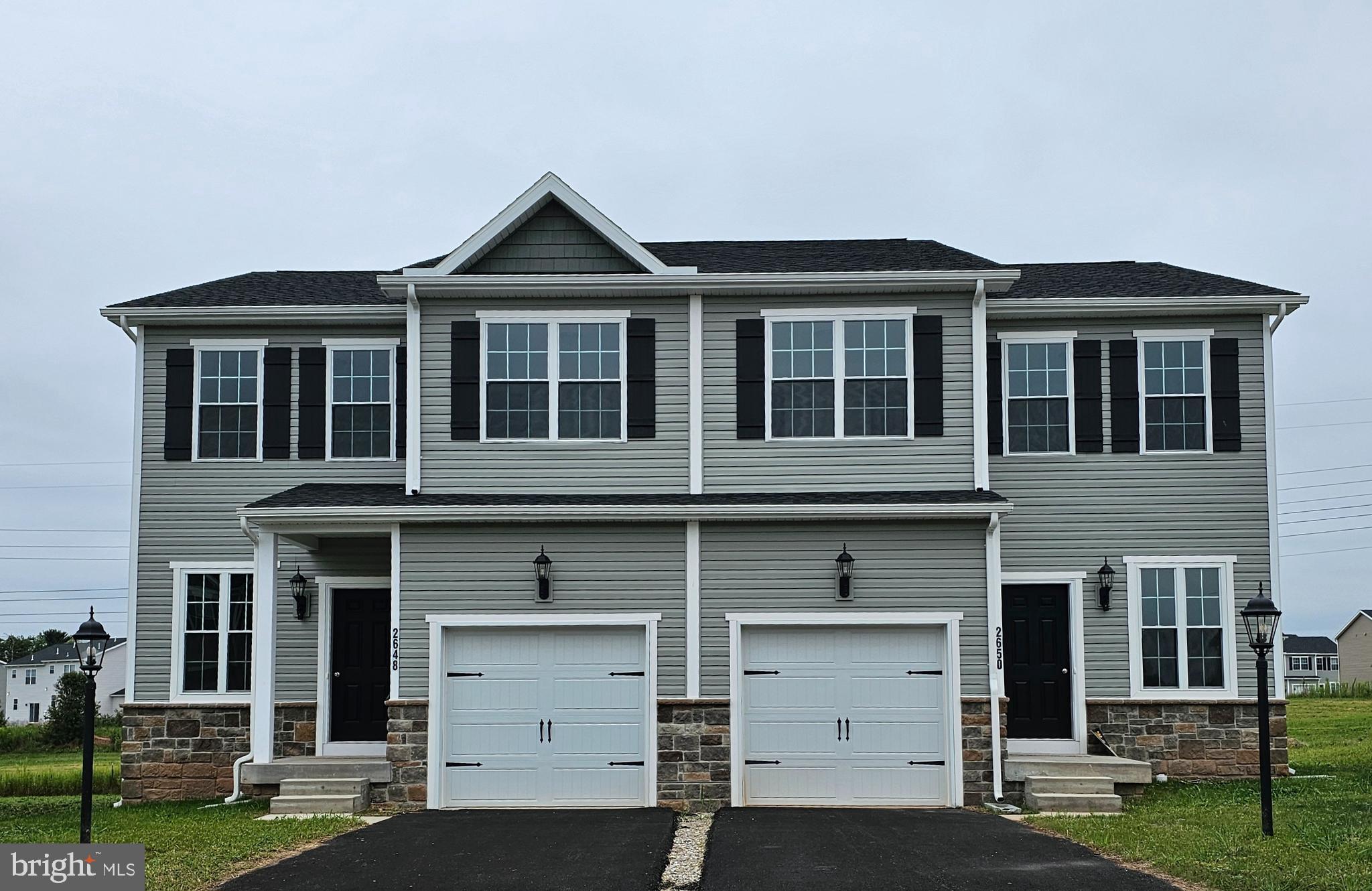 KINGS COURT AT BROWNSTONE - Residential
