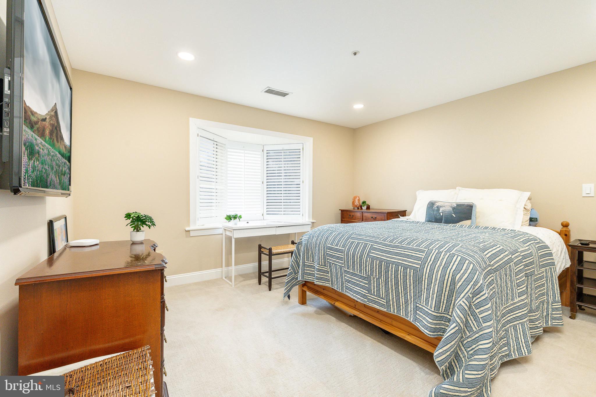 THE ENCLAVE - Residential