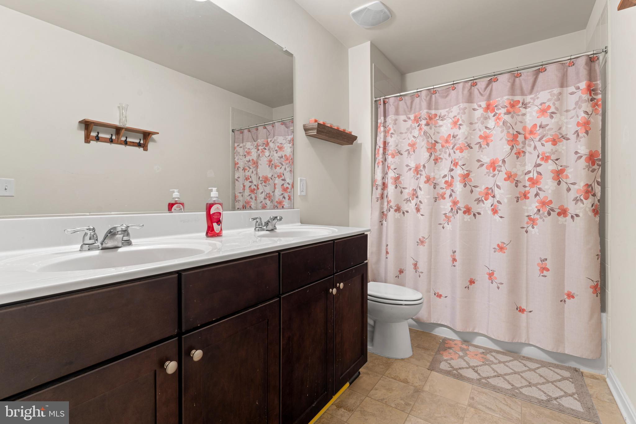 ORANGE ESTATES - Residential