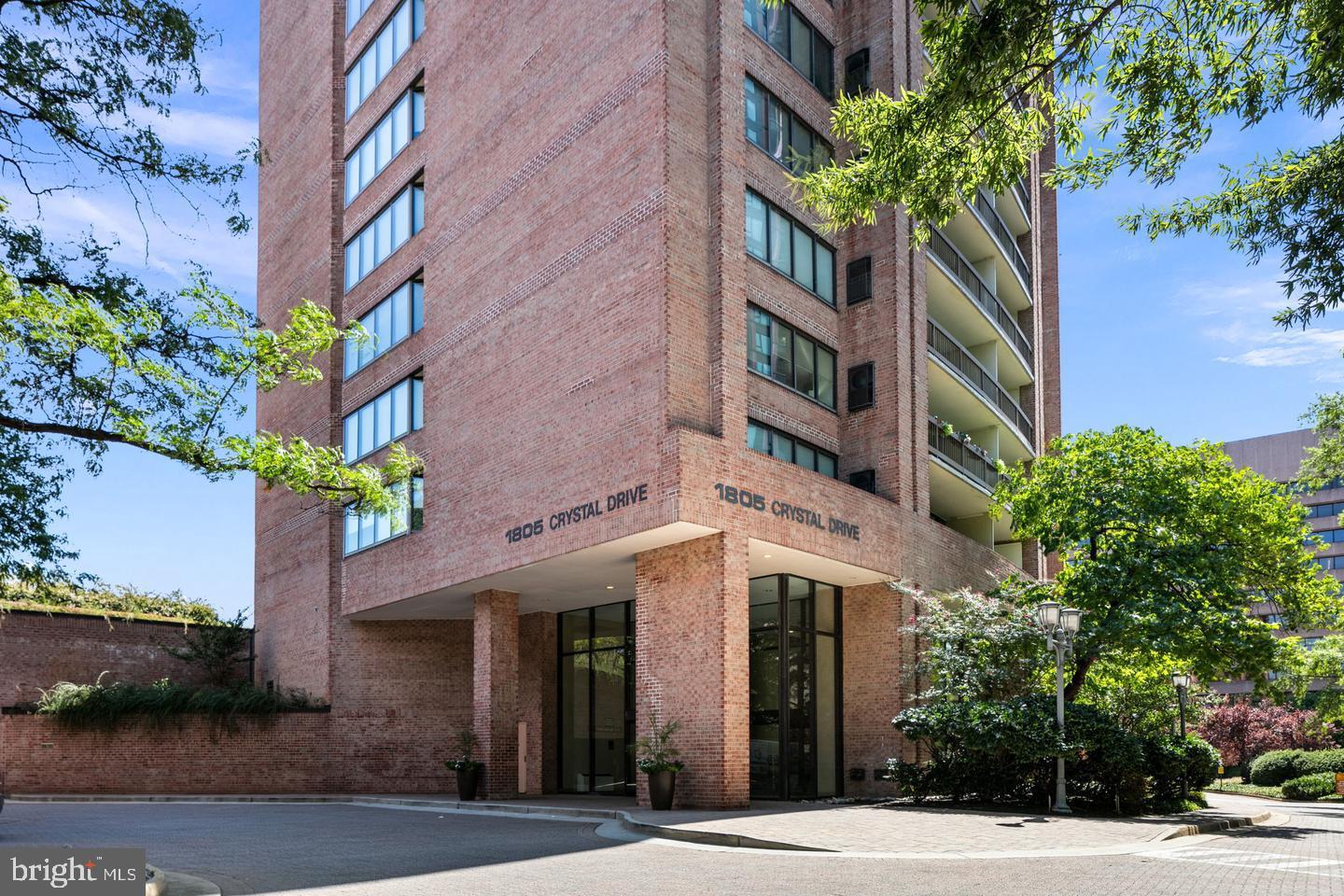 CRYSTAL PARK - Residential Lease