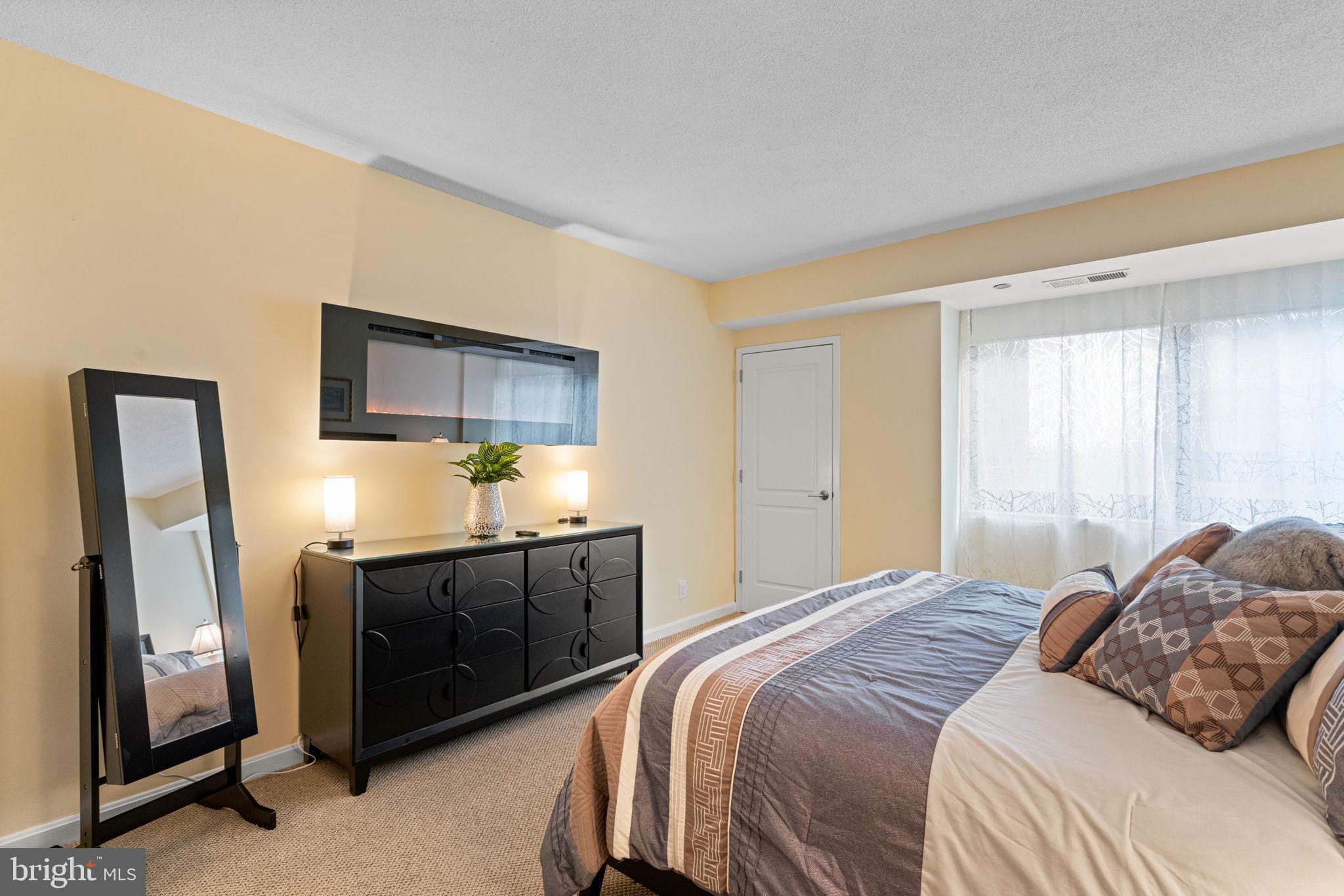 CRYSTAL PARK - Residential Lease