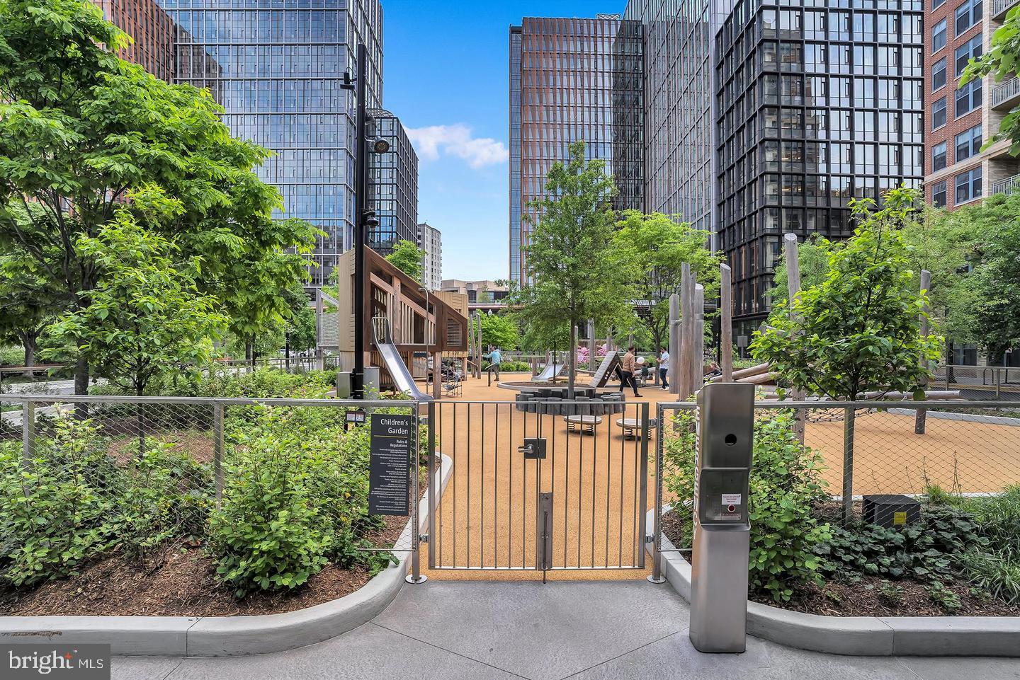 CRYSTAL PARK - Residential Lease