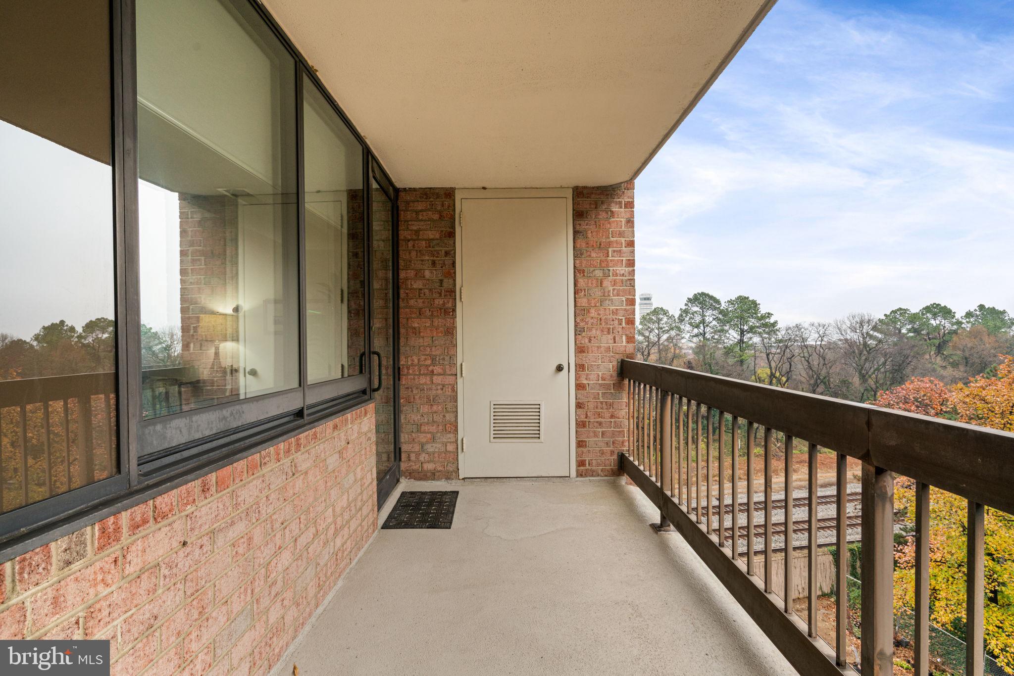CRYSTAL PARK - Residential Lease