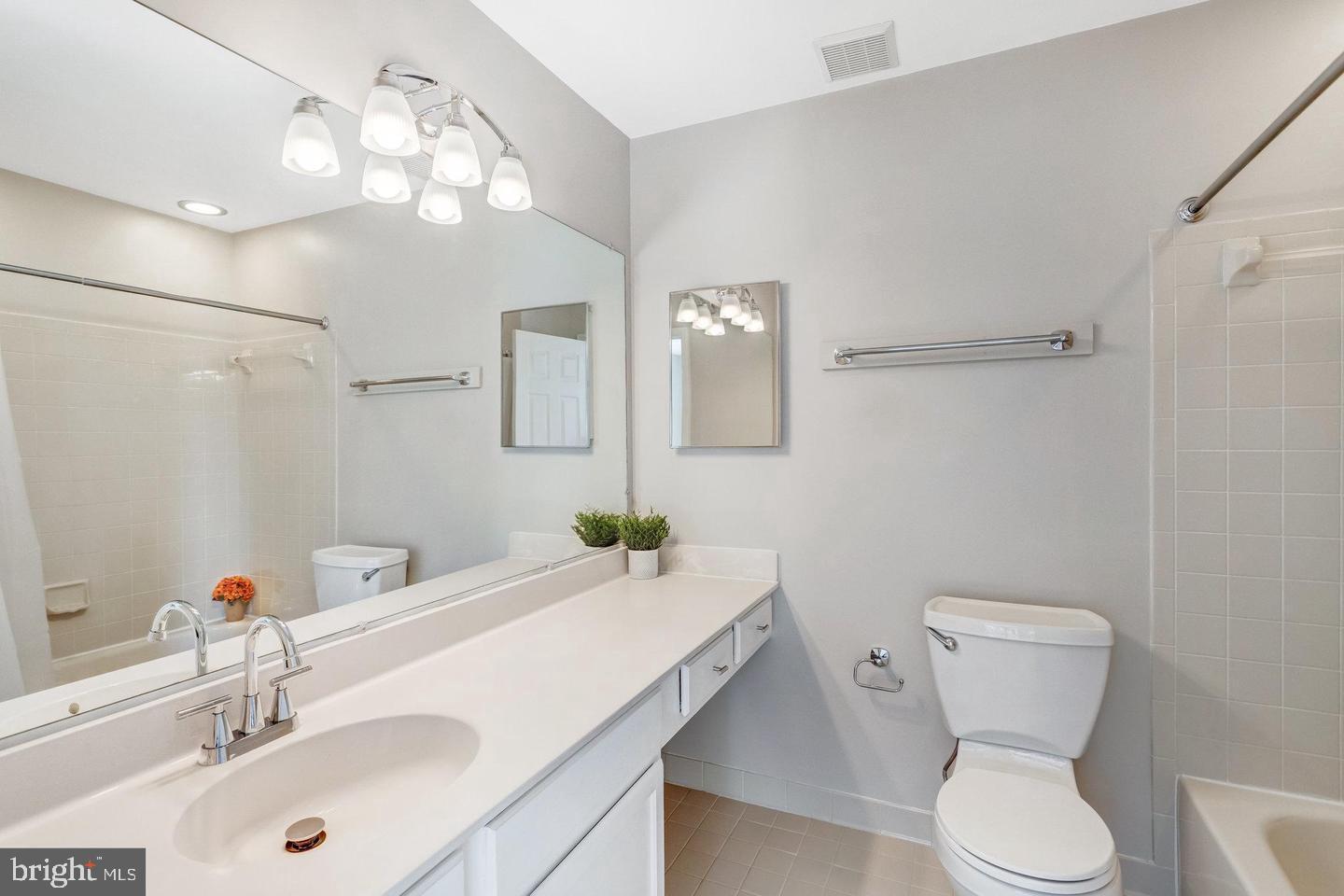 LAKE RIDGE - Residential Lease