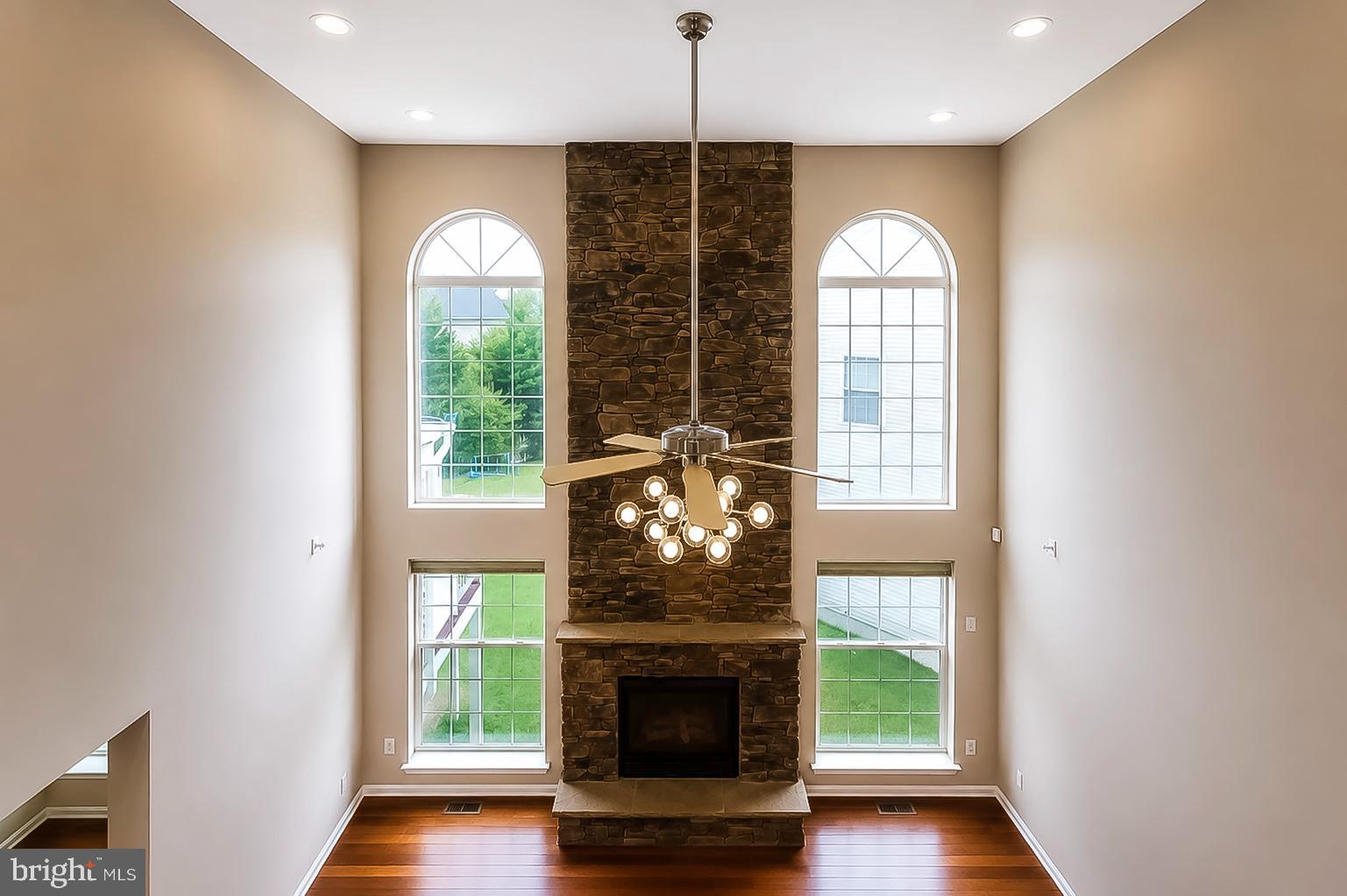 KINGS CROSSING - Residential