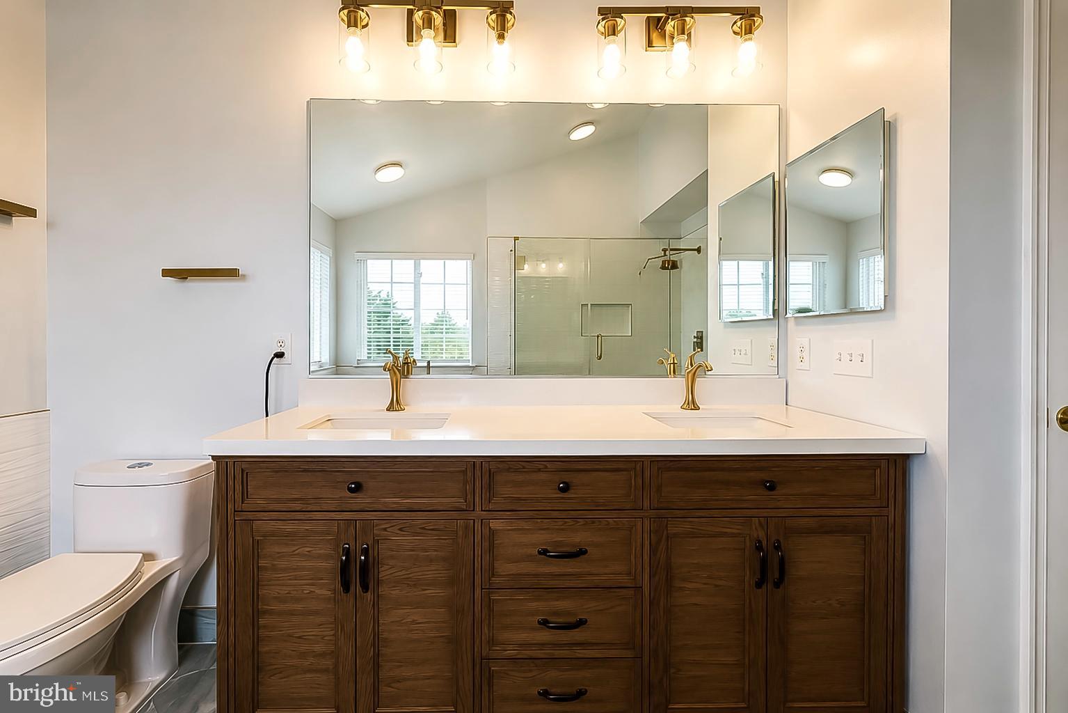 KINGS CROSSING - Residential