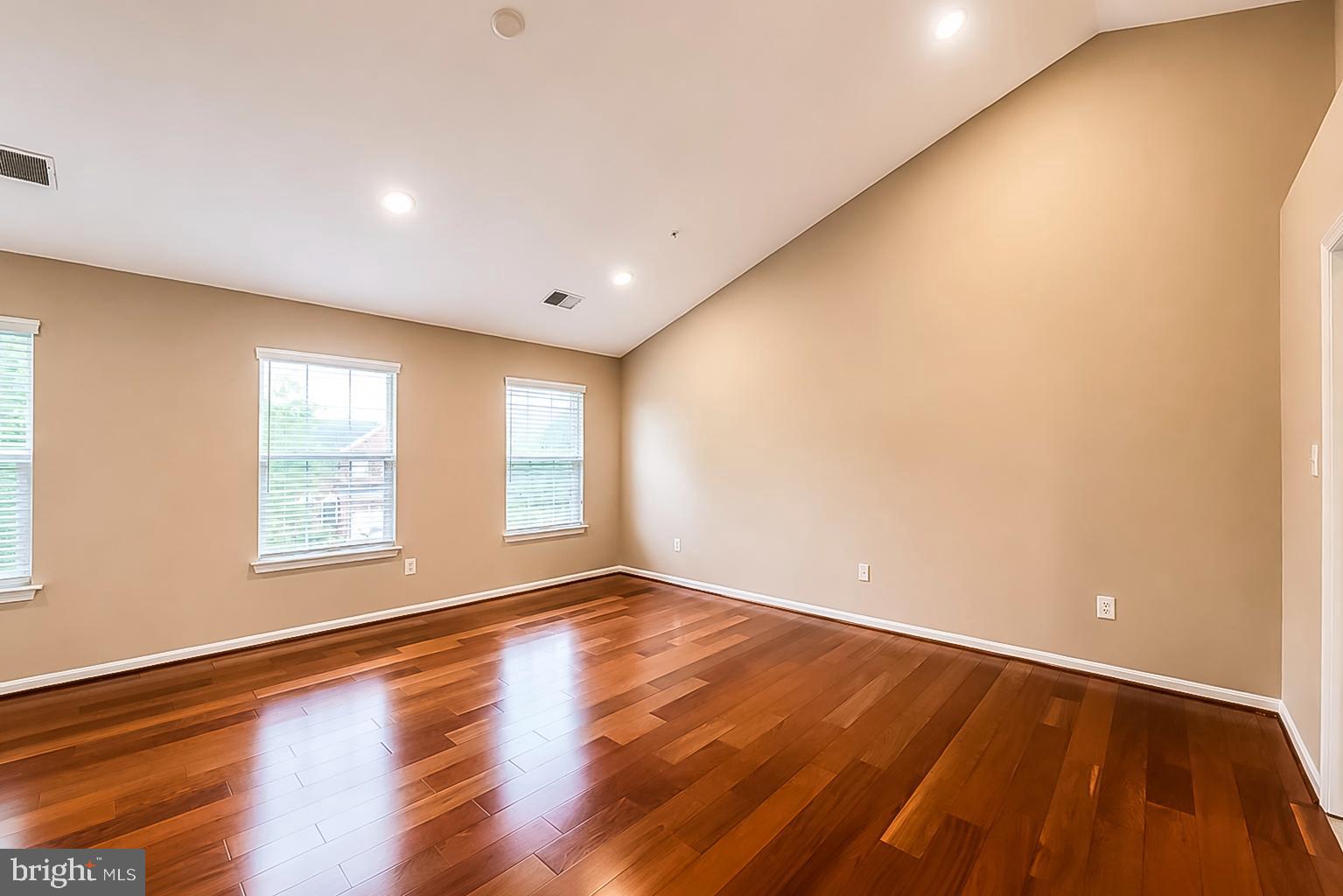 KINGS CROSSING - Residential