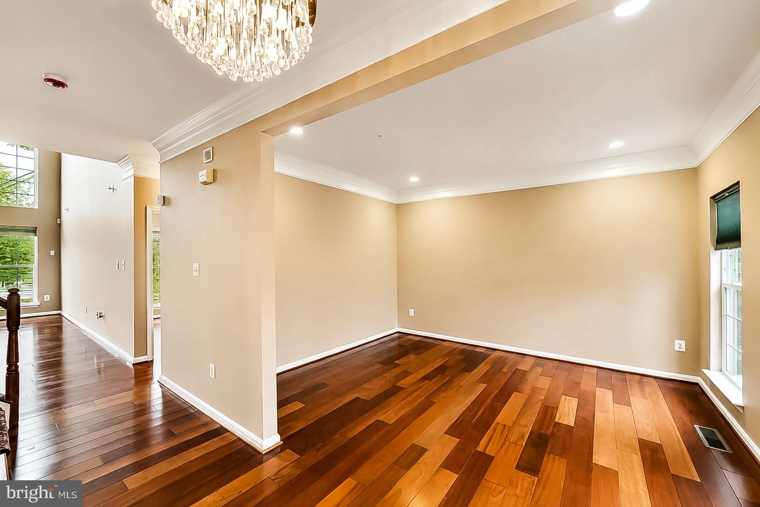 KINGS CROSSING - Residential