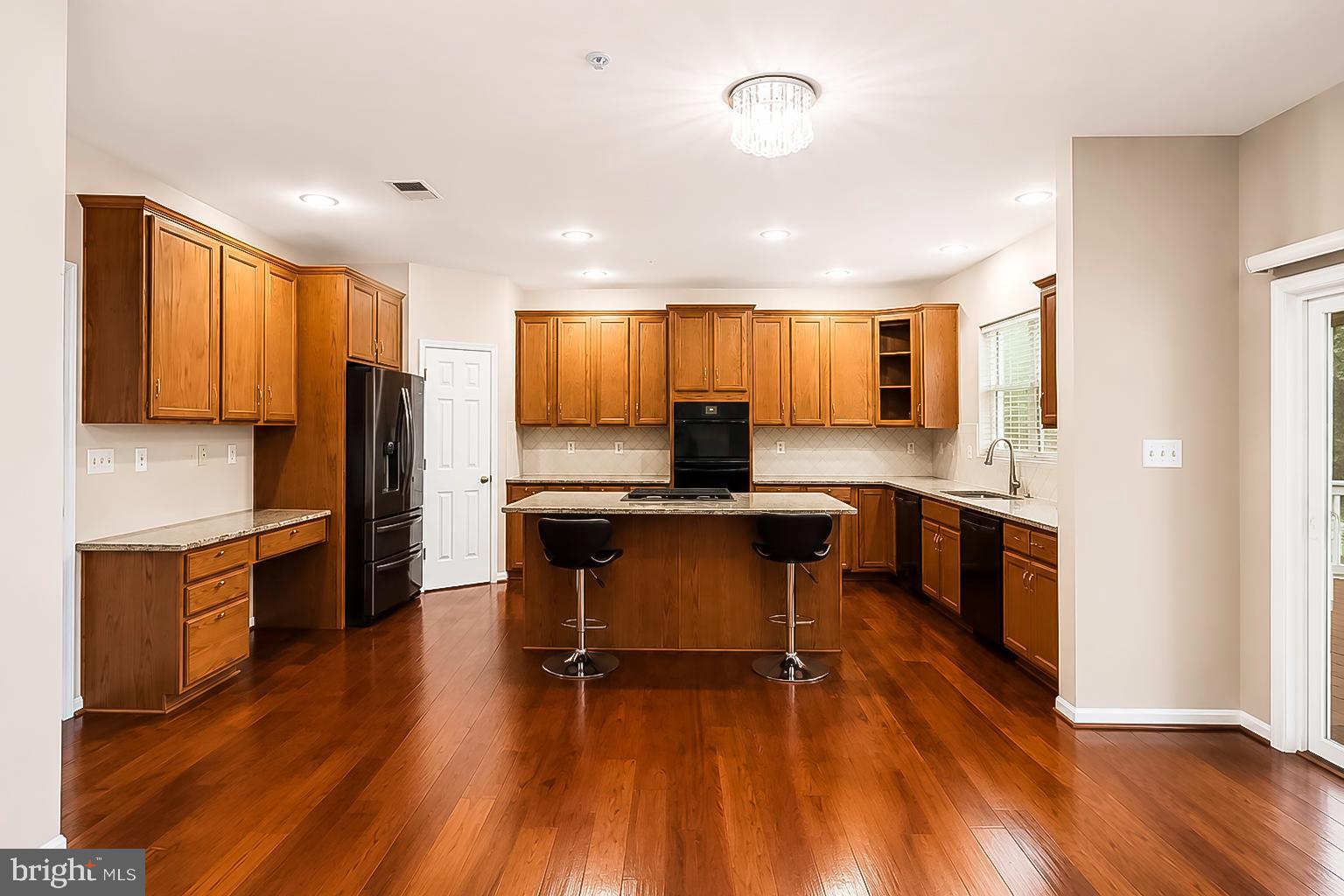 KINGS CROSSING - Residential