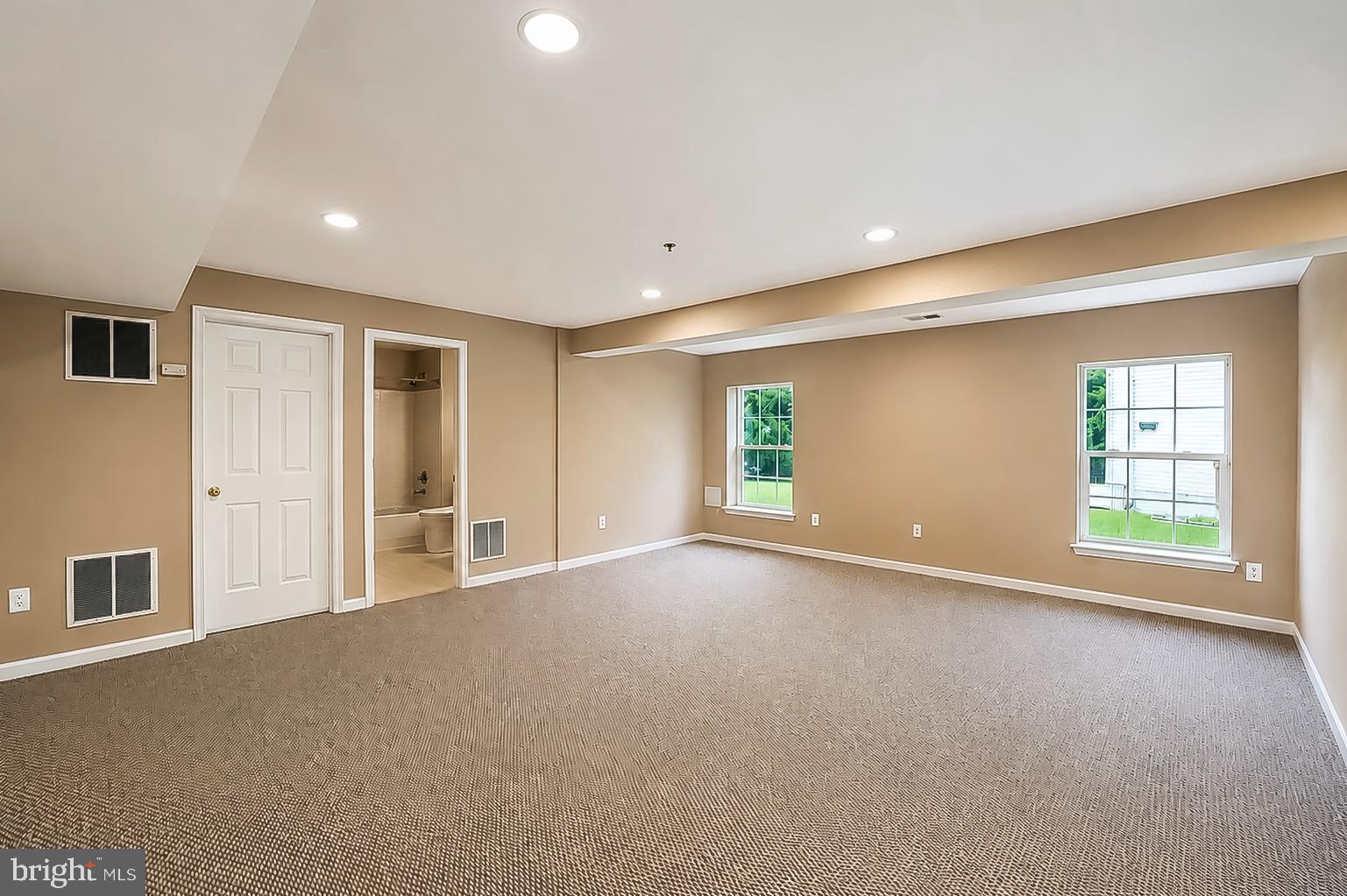 KINGS CROSSING - Residential