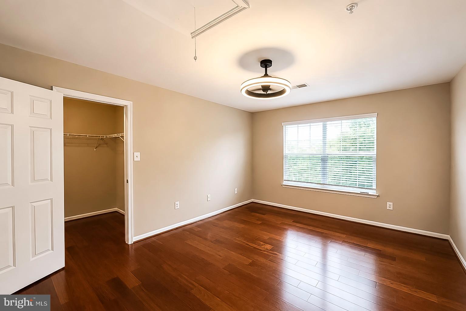 KINGS CROSSING - Residential