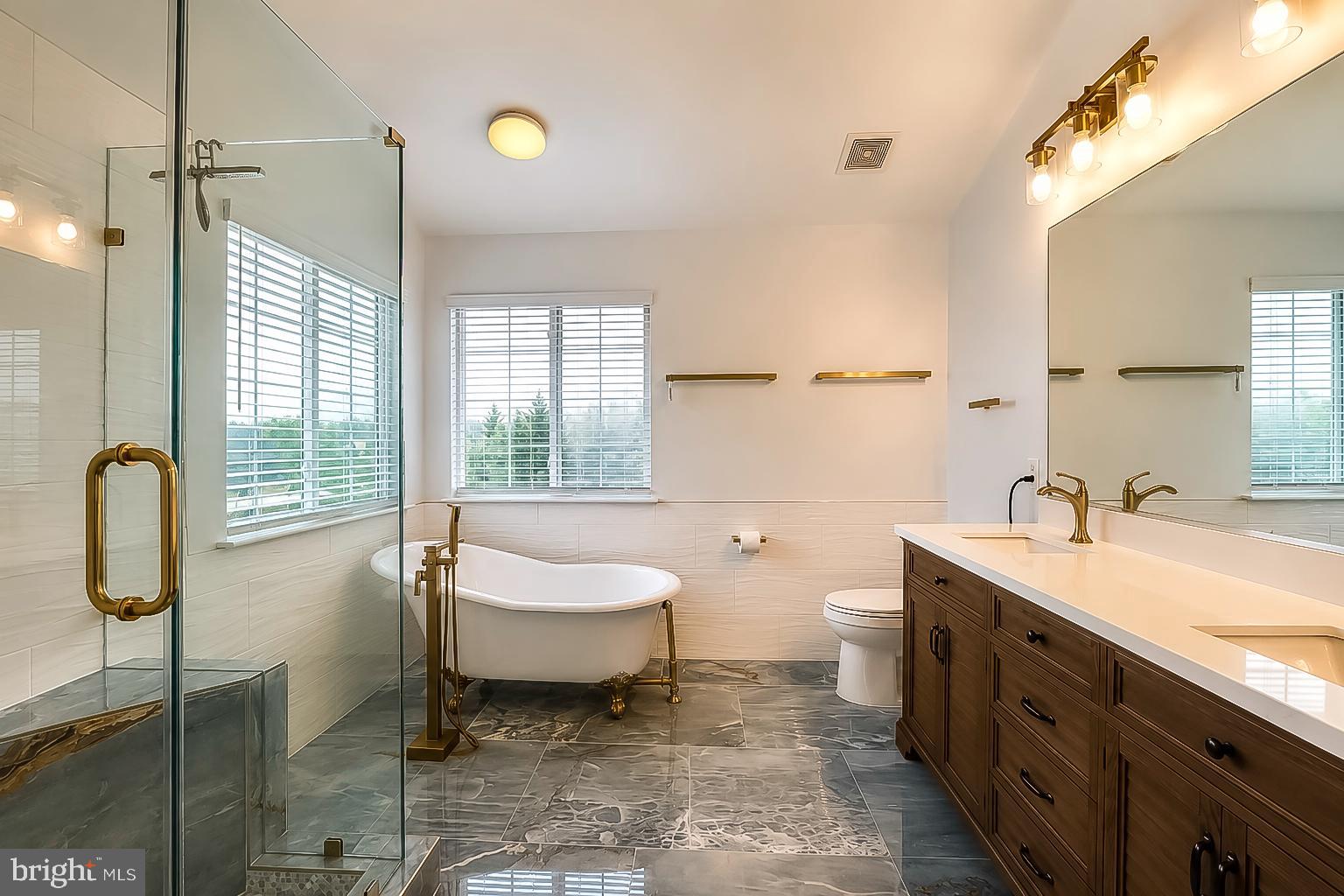KINGS CROSSING - Residential