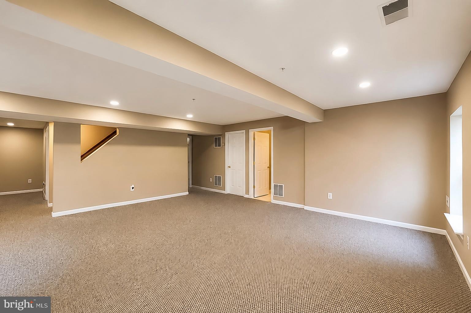 KINGS CROSSING - Residential
