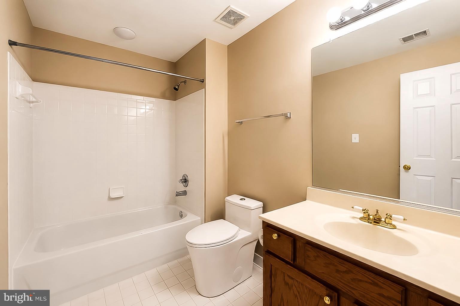 KINGS CROSSING - Residential