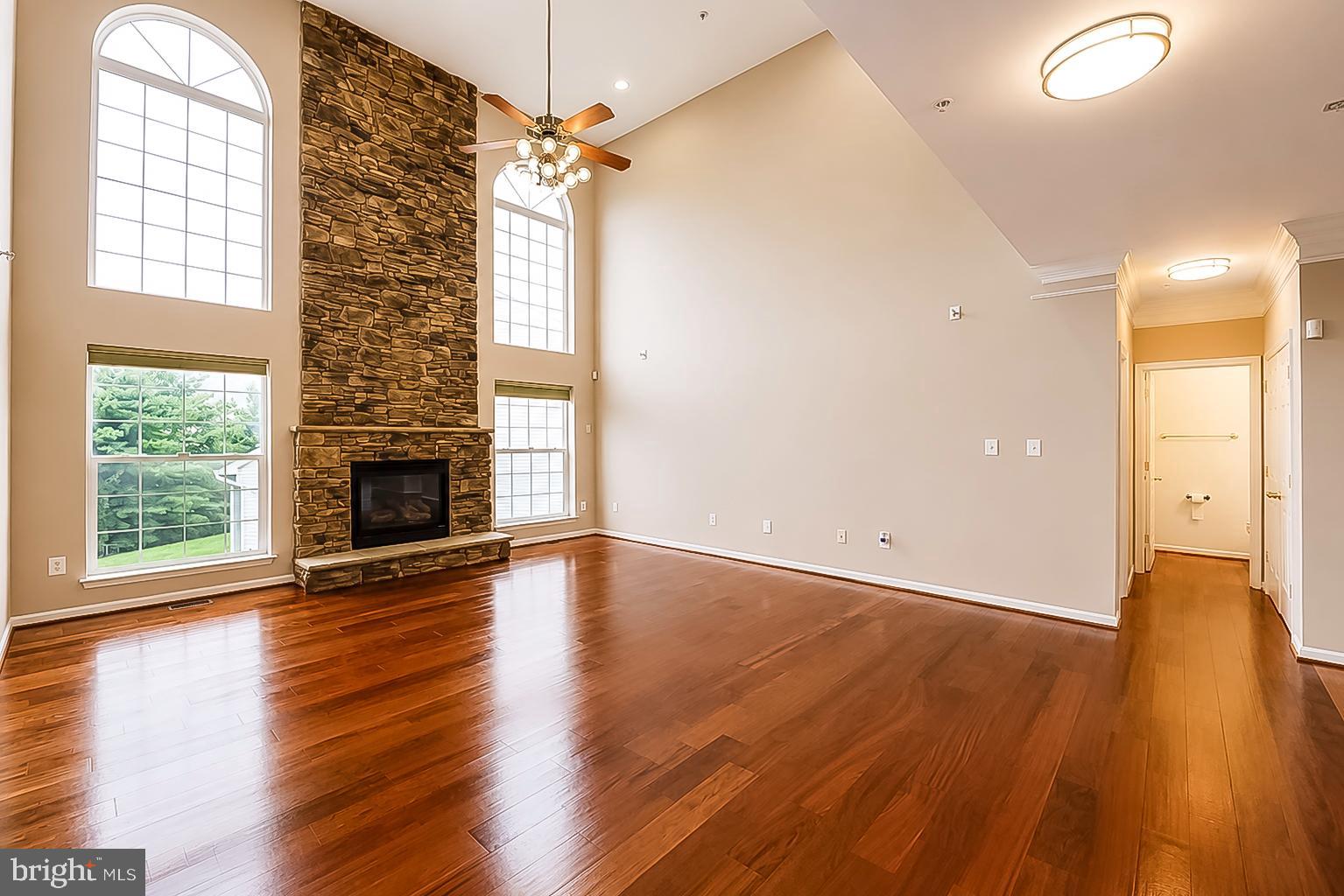 KINGS CROSSING - Residential