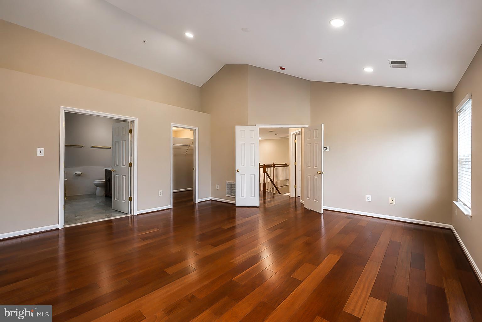 KINGS CROSSING - Residential