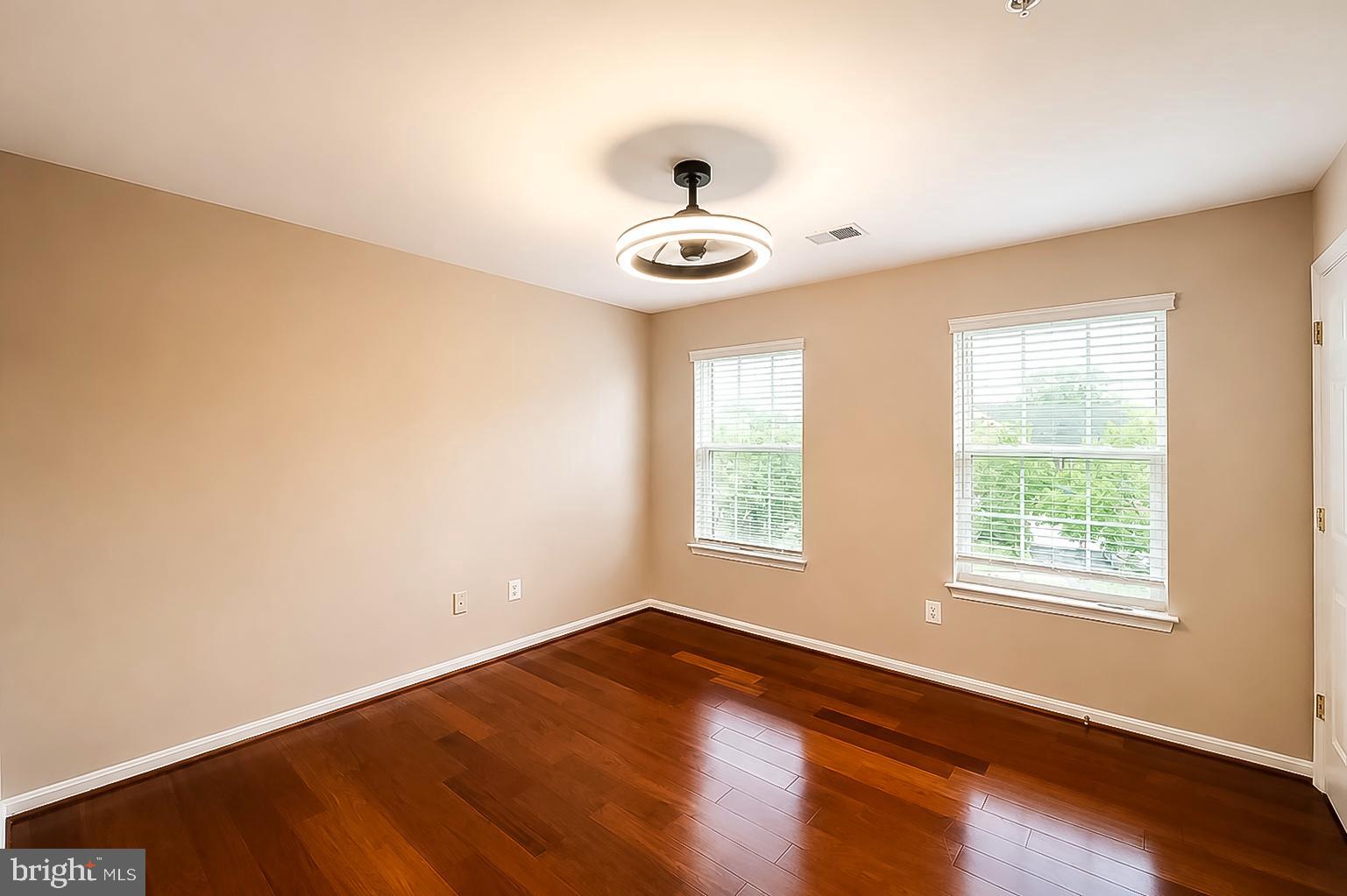 KINGS CROSSING - Residential