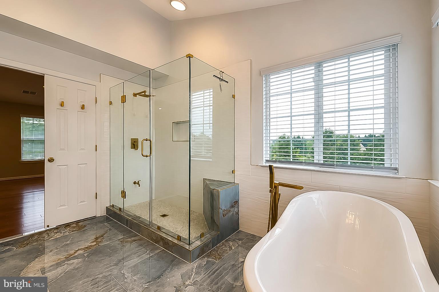 KINGS CROSSING - Residential