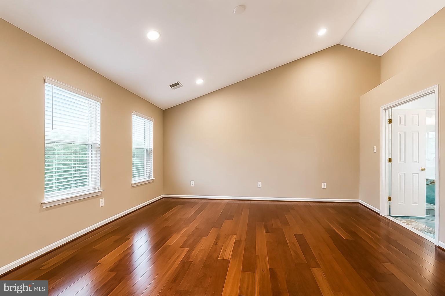 KINGS CROSSING - Residential
