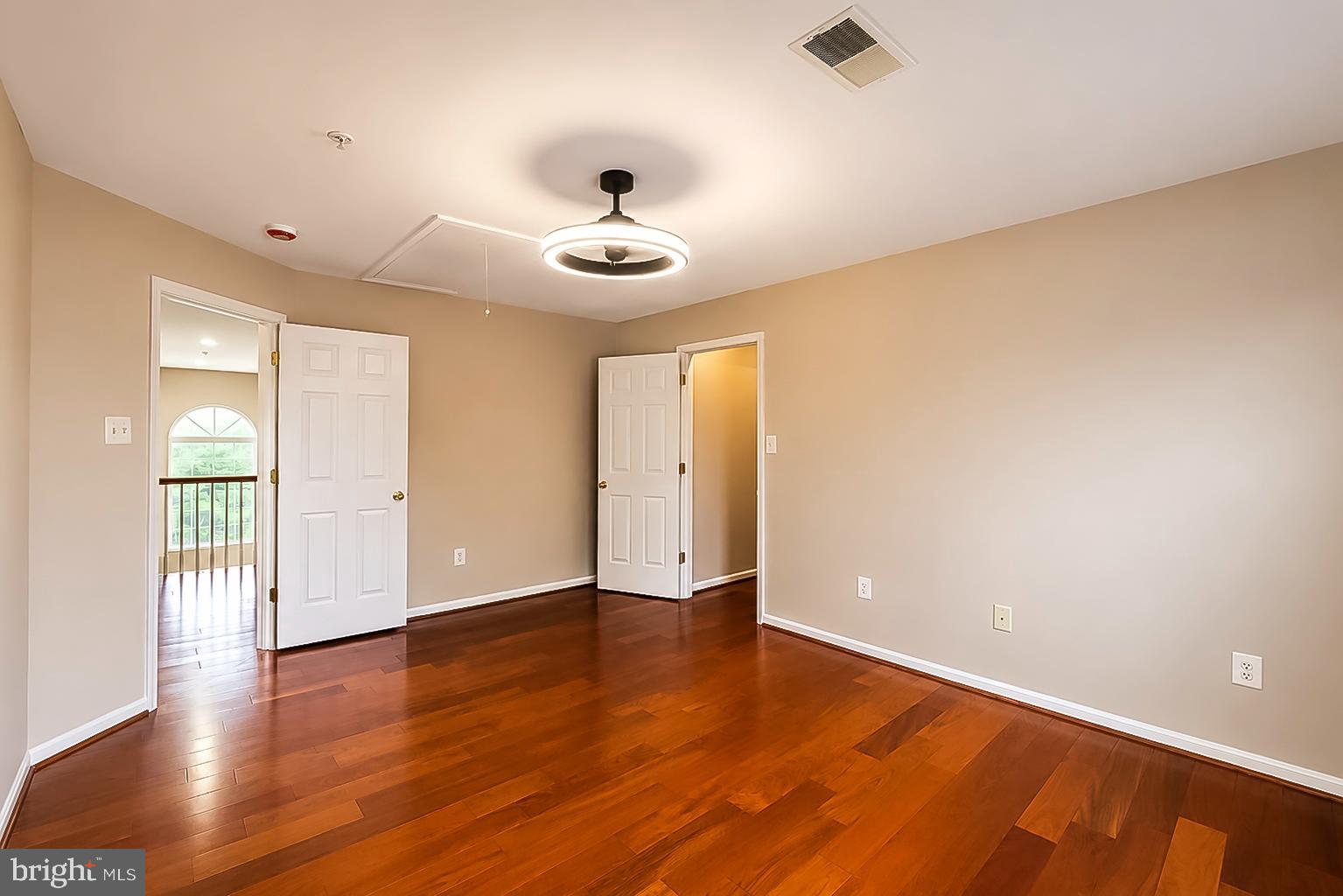 KINGS CROSSING - Residential