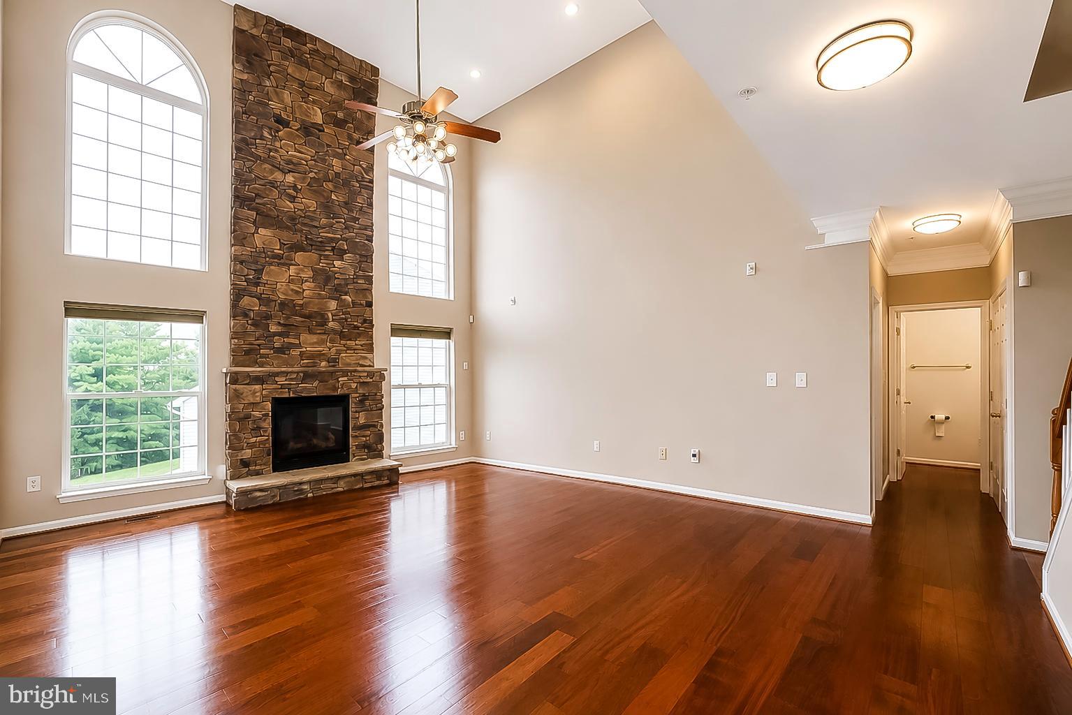 KINGS CROSSING - Residential
