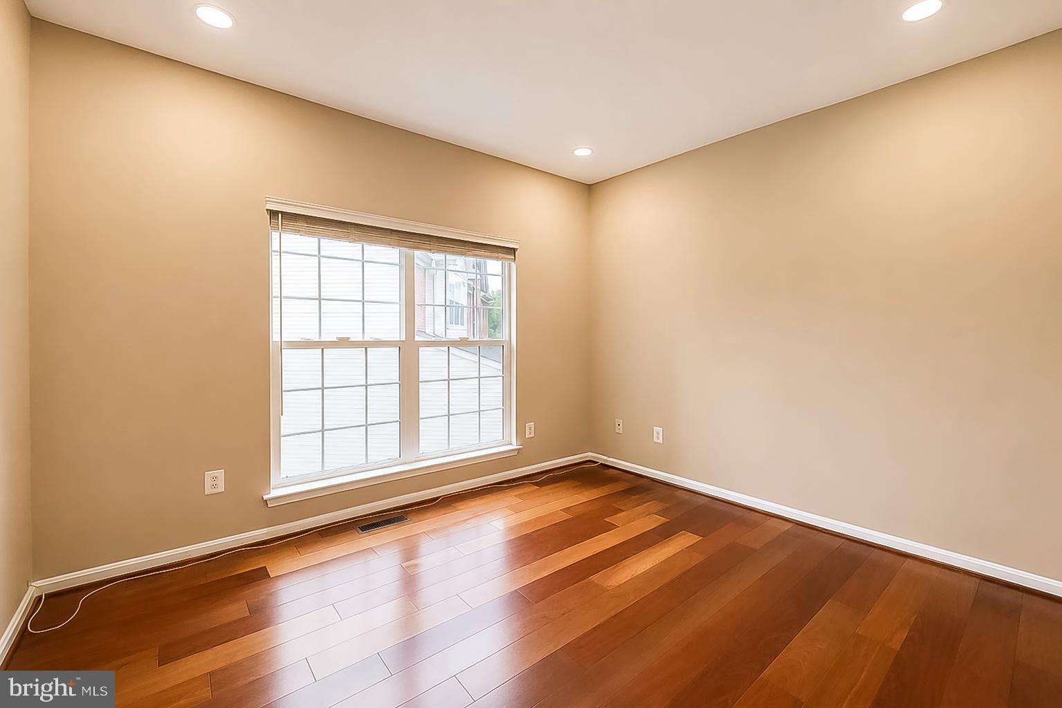 KINGS CROSSING - Residential