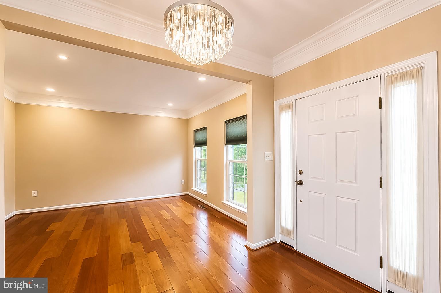 KINGS CROSSING - Residential