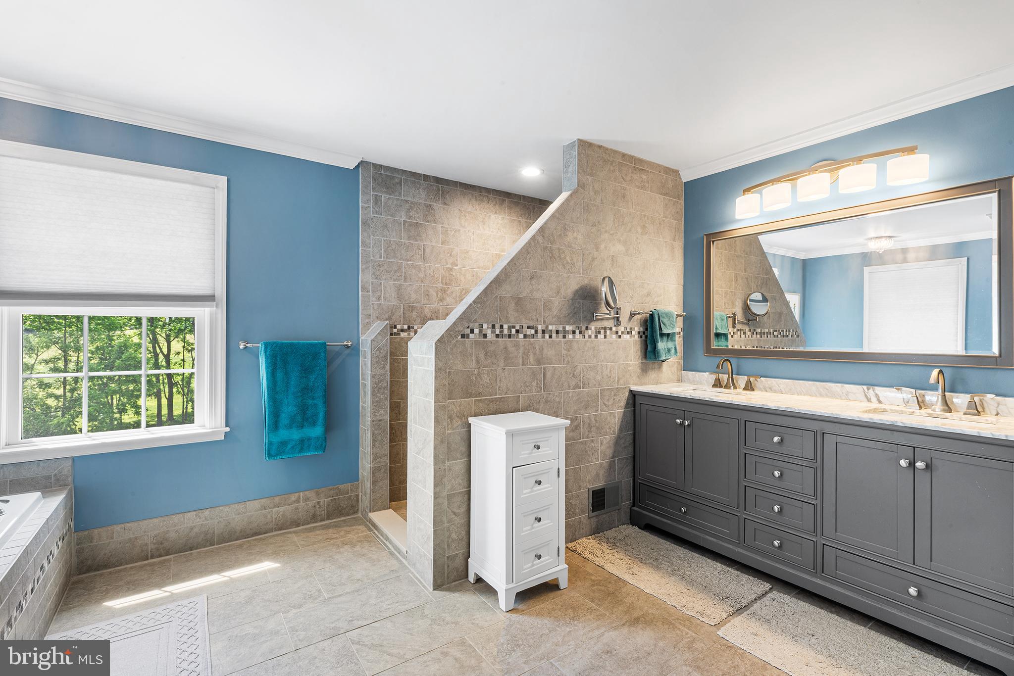 DEER POINTE - Residential