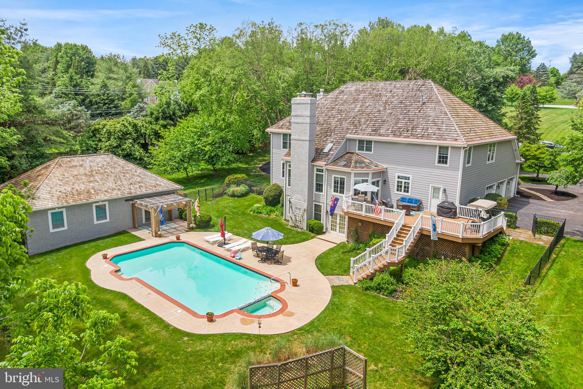 DEER POINTE - Residential