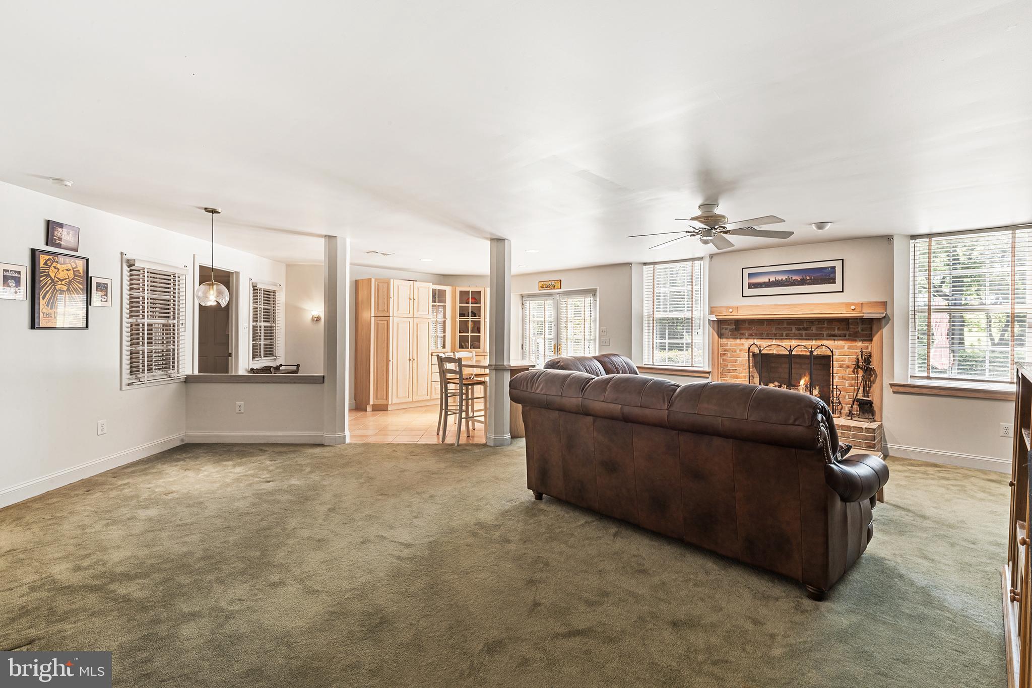 DEER POINTE - Residential