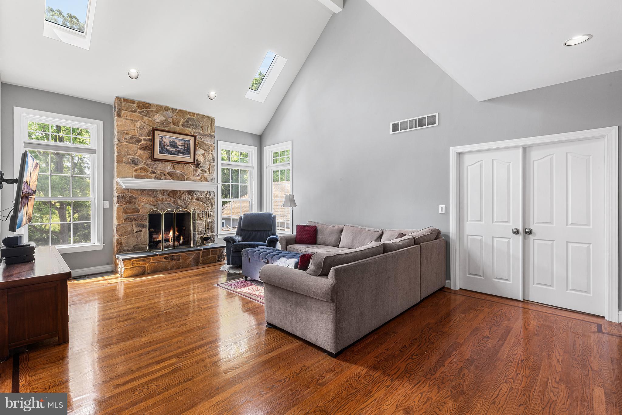 DEER POINTE - Residential