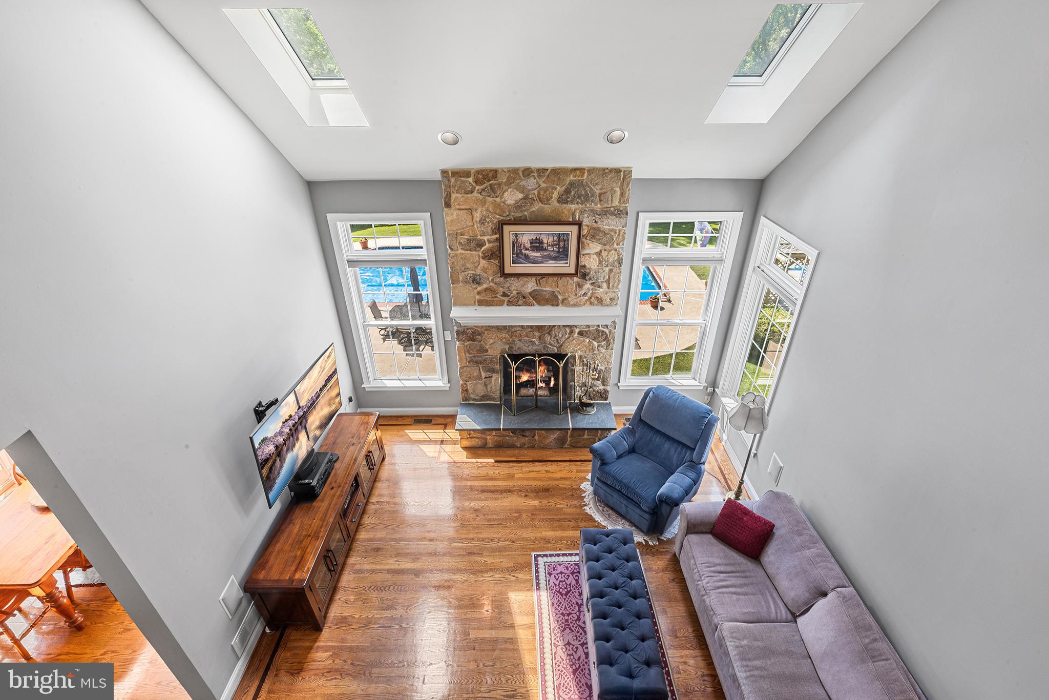 DEER POINTE - Residential