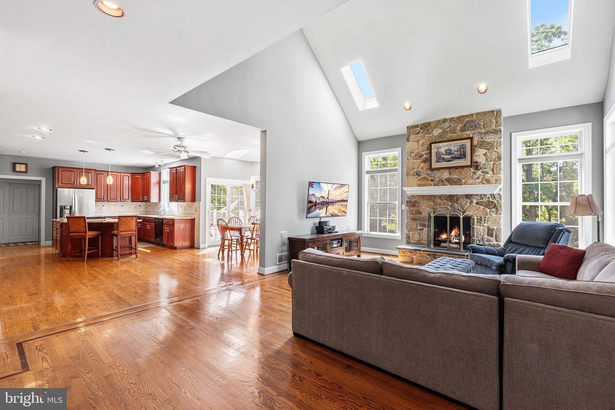 DEER POINTE - Residential