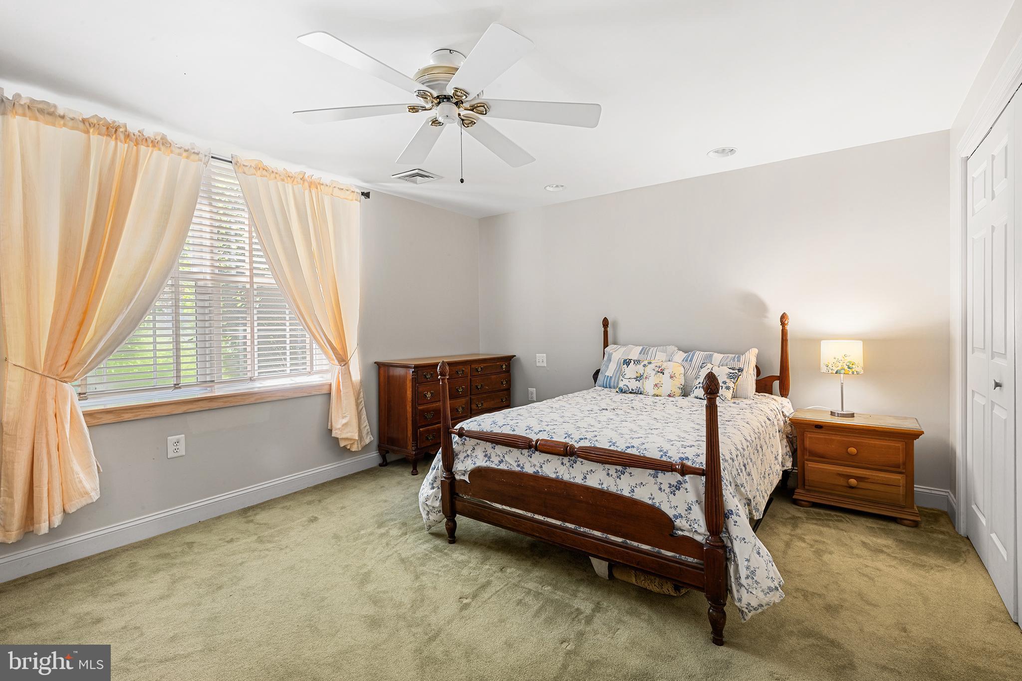 DEER POINTE - Residential