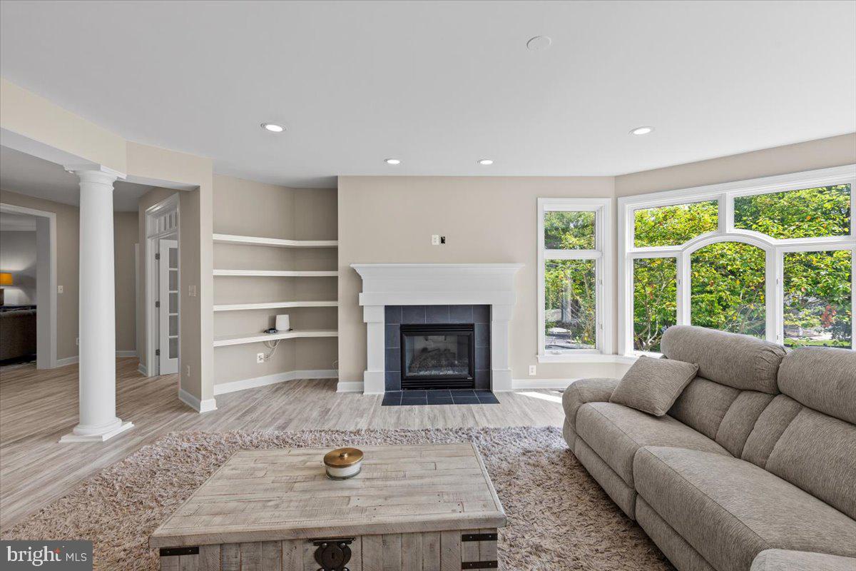 RED CEDAR WEST - Residential
