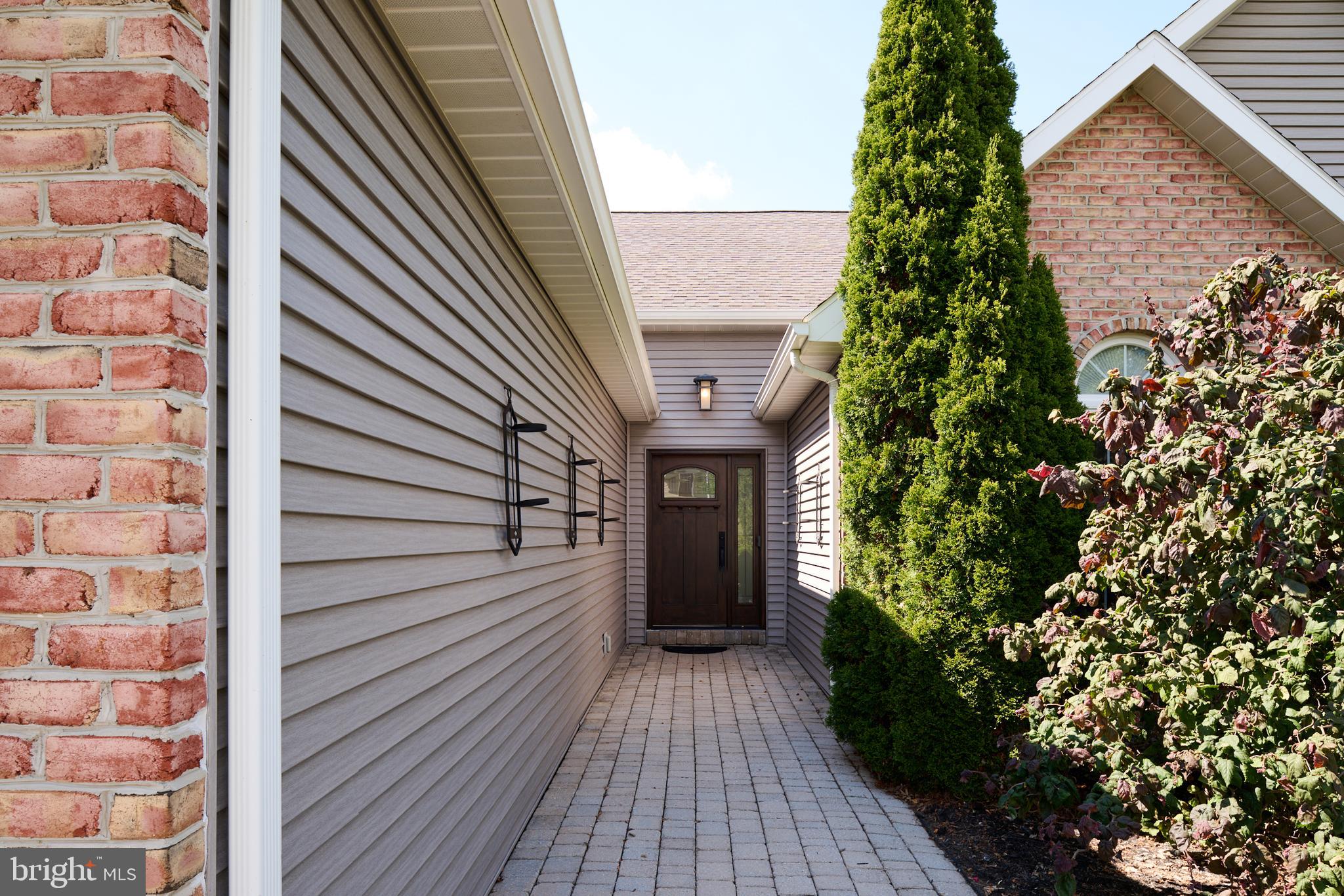 HAMPTON HILLS - Residential