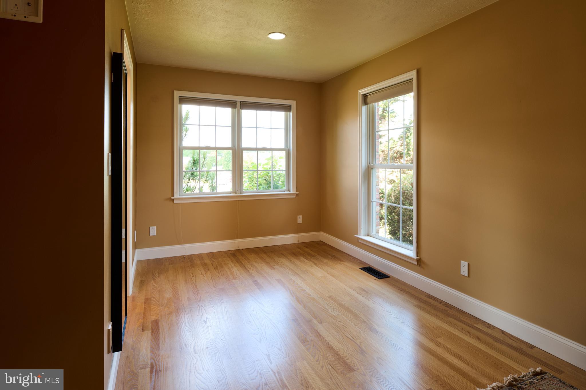 HAMPTON HILLS - Residential